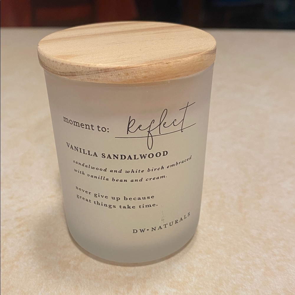Vanilla Sandalwood Scented Candle with Wooden Lid 3.8 oz